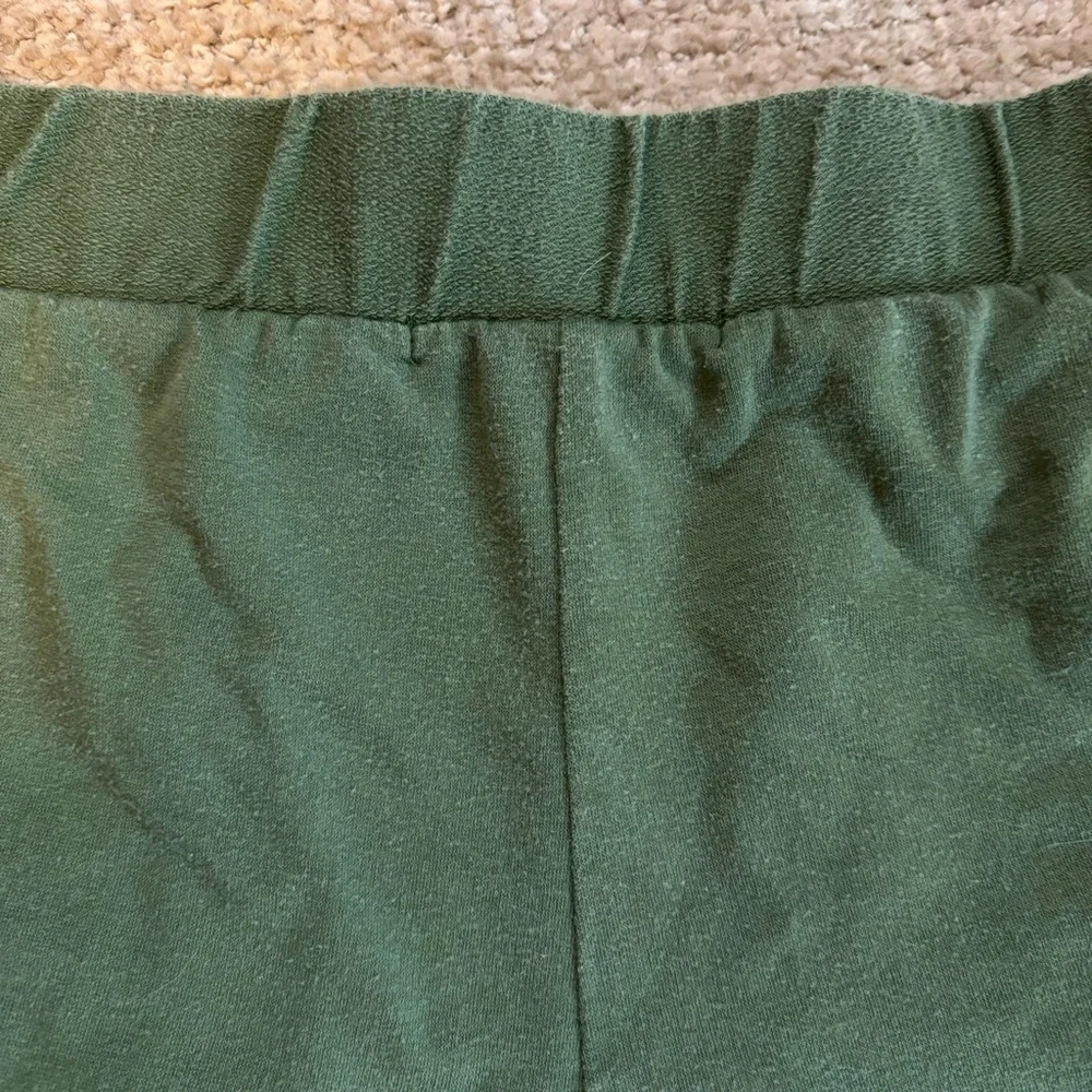 LA Relaxed Green Tencel Shorts - size S​​ - Picture 8 of 9